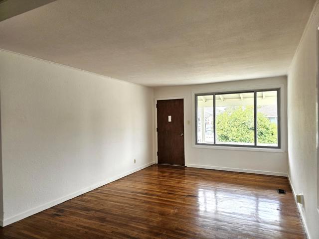 335 Cuardo Avenue, Millbrae CA: https://media.crmls.org/mediaz/ce03089a-291a-4c1c-bd70-8230e4d9cf1d.jpg