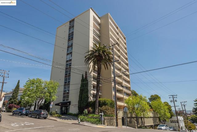 320 Lee St, Oakland CA: https://media.crmls.org/mediaz/ce032404-7cde-42cf-8306-c8fabee3e49f.jpg