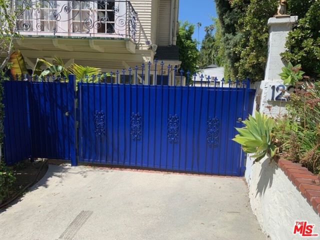 1221 N Ozeta Terrace, Los Angeles, CA 90069