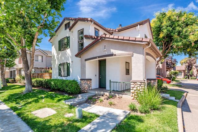 2829 Rubino Circle, San Jose CA: https://media.crmls.org/mediaz/ce03d8dc-88a8-4940-8b8e-cb5642bb1769.jpg