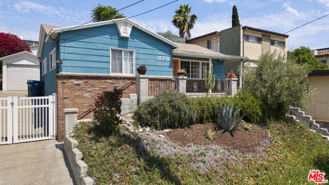 1179 Bellevue Avenue, Los Angeles CA: https://media.crmls.org/mediaz/ce03dd40-d051-42fb-b01c-6d95b703b230.jpg