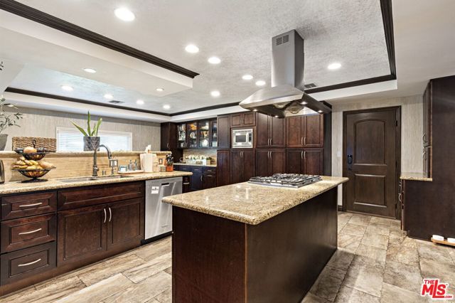 22450 Hatteras Street, Woodland Hills CA: https://media.crmls.org/mediaz/ce07c21d-347a-41ad-b387-2b47652518e2.jpg