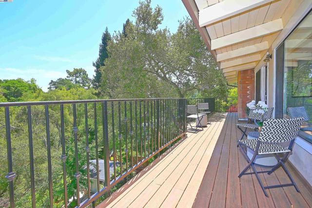 38 Saint Stephens Dr., Orinda CA: https://media.crmls.org/mediaz/ce086135-7984-4928-a971-9170d6965346.jpg