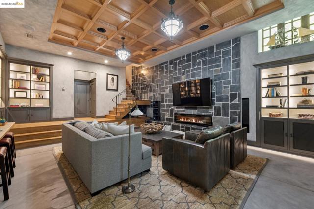 305 The Uplands, Berkeley CA: https://media.crmls.org/mediaz/ce086358-8018-4787-98c8-a3d86733b30b.jpg
