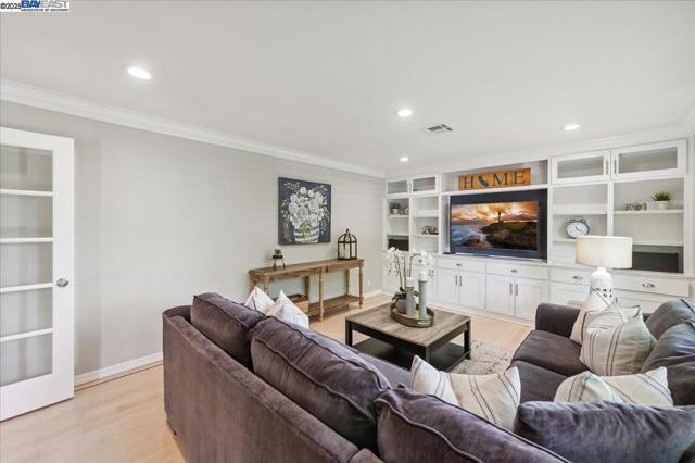 5204 Hummingbird Rd, Pleasanton CA: https://media.crmls.org/mediaz/ce087c7a-2e1d-44e1-b459-620798114cbc.jpg