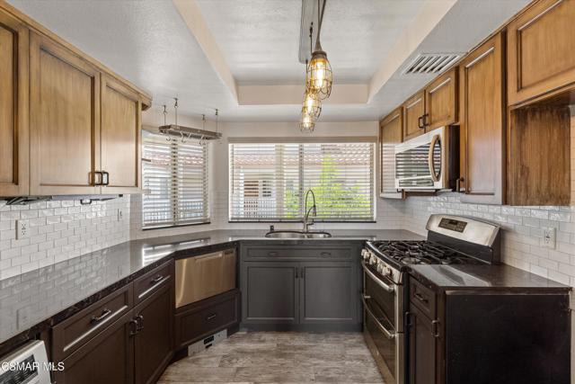 3306 Darby Street, Simi Valley CA: https://media.crmls.org/mediaz/ce08965a-4989-4cbc-a8a2-d66f6e7c8f1b.jpg