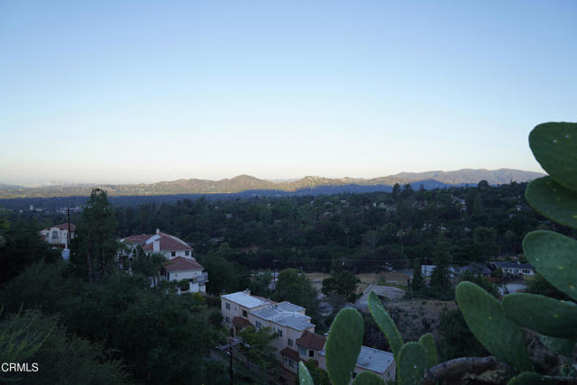 3017 Zane Grey Terrace, Altadena CA: https://media.crmls.org/mediaz/ce08a95f-ca02-4545-aabe-e5df8dfd7317.jpg