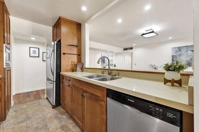1127 E Del Mar Avenue, Pasadena CA: https://media.crmls.org/mediaz/ce08adc7-5bc3-4dca-b5d0-1b53c6a22c08.jpg
