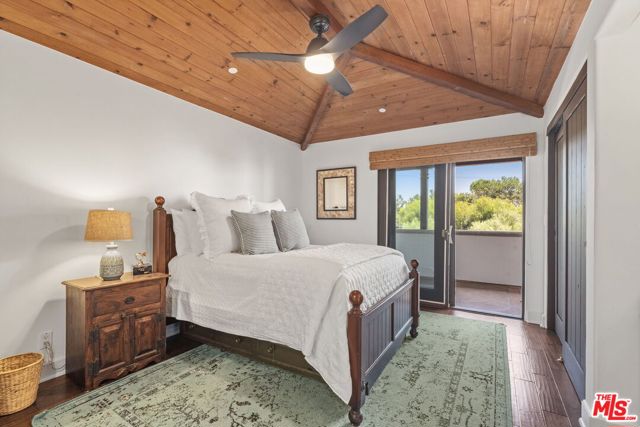 27355 Pacific Coast Highway, Malibu CA: https://media.crmls.org/mediaz/ce08bdaf-b32b-4580-8d20-9c237eeb3566.jpg