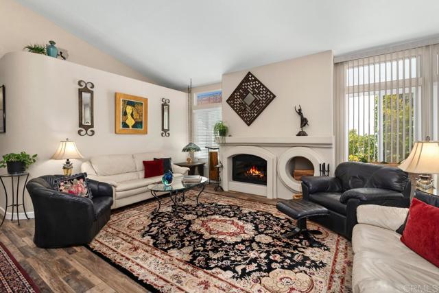 4964 Poseidon Way, Oceanside CA: https://media.crmls.org/mediaz/ce08f73f-cbab-42e1-9c4c-d2902a947a4d.jpg