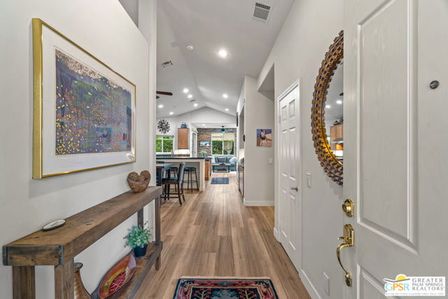 226 Canyon Circle, Palm Springs CA: https://media.crmls.org/mediaz/ce0971ca-1adb-4931-a9de-813b64a0526f.jpg