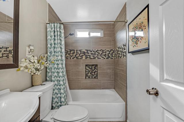 Image 25 of 58 For 2038 Boca Raton St