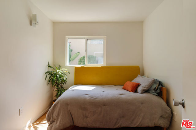 4220 Hillcrest Drive, Los Angeles CA: https://media.crmls.org/mediaz/ce0c2e6d-553d-4fcb-9ddf-a51d04279044.jpg