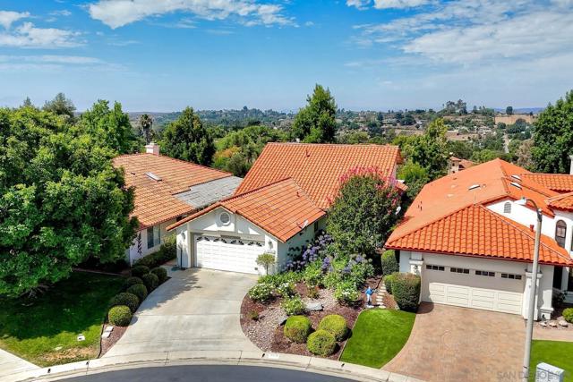 1089 Ridge Heights Dr, Fallbrook CA: https://media.crmls.org/mediaz/ce0c7901-9bb8-45ee-9e64-d1d1ae30aafa.jpg