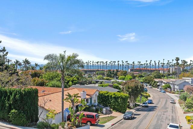 2045 Lowry Place, La Jolla CA: https://media.crmls.org/mediaz/ce0cabb9-d775-42bf-99dc-8080055dcb5c.jpg