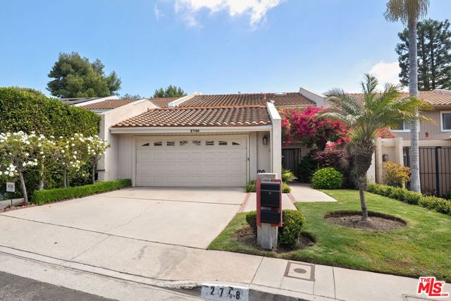 2748 Bottlebrush Drive, Los Angeles CA: https://media.crmls.org/mediaz/ce0d0ef5-f7db-4486-b3c8-7d049afa43d6.jpg