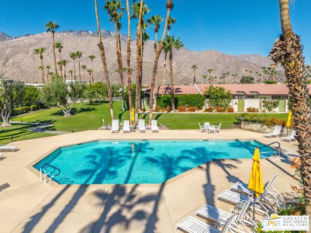 1346 E Andreas Road, Palm Springs CA: https://media.crmls.org/mediaz/ce0d2612-4b7d-4058-945c-470080db3fe6.jpg
