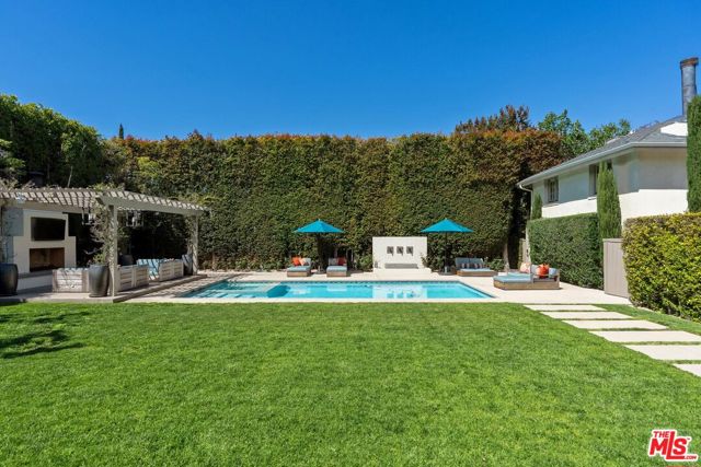 435 Plymouth Boulevard, Los Angeles, California 90020, 6 Bedrooms Bedrooms, ,6 BathroomsBathrooms,Single Family Residence,For Sale,Plymouth,24381363