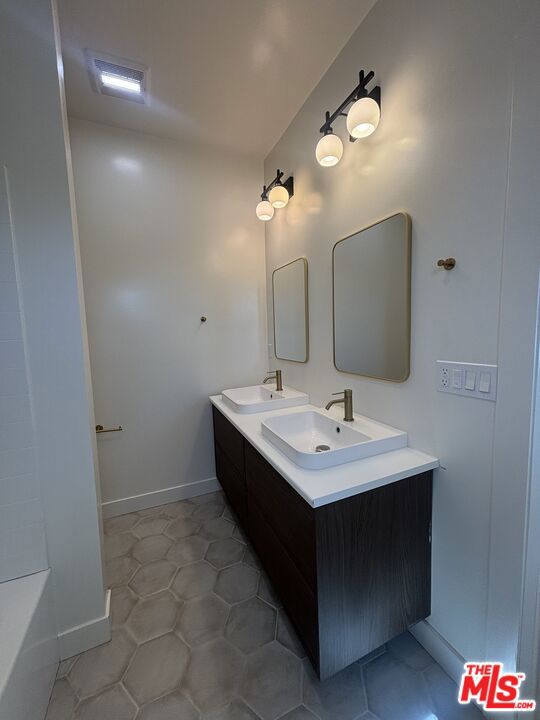 16130 Devonshire Street, Granada Hills CA: https://media.crmls.org/mediaz/ce0f5b28-6705-425b-b2b7-1db9c623528f.jpg