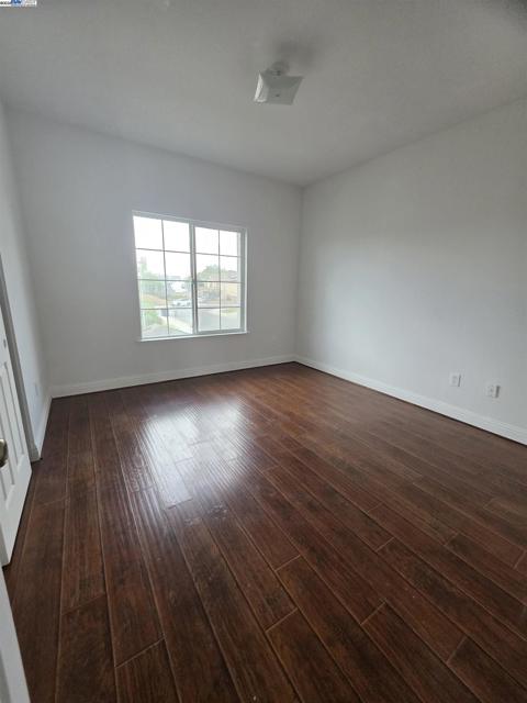 254 Peach Leaf Way, Sacramento CA: https://media.crmls.org/mediaz/ce0f6b30-638a-4326-b838-65fbbc7ac1f6.jpg