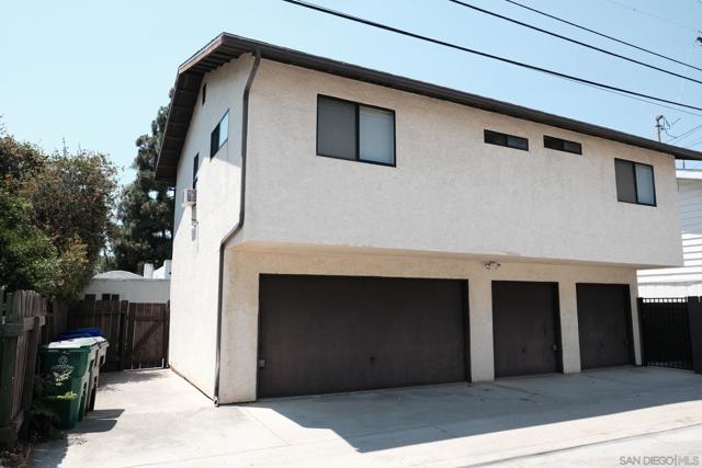 4757 Kensington Dr, San Diego CA: https://media.crmls.org/mediaz/ce0f768a-7035-4e6f-96a2-d113b0bc32ad.jpg