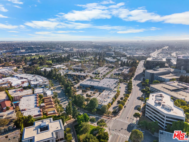 5950 Buckingham, Culver City CA: https://media.crmls.org/mediaz/ce1013af-b984-4ef9-a65a-5bd61f9690d1.jpg