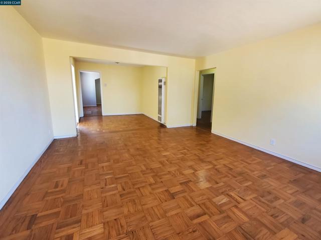 766 38Th St, Richmond CA: https://media.crmls.org/mediaz/ce1065e1-b0b9-44e7-9932-fe2dc7042ed0.jpg