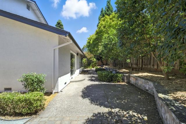 550 El Capitan Drive, Danville CA: https://media.crmls.org/mediaz/ce107f1d-f098-49b5-9d65-378cda5ffe8d.jpg
