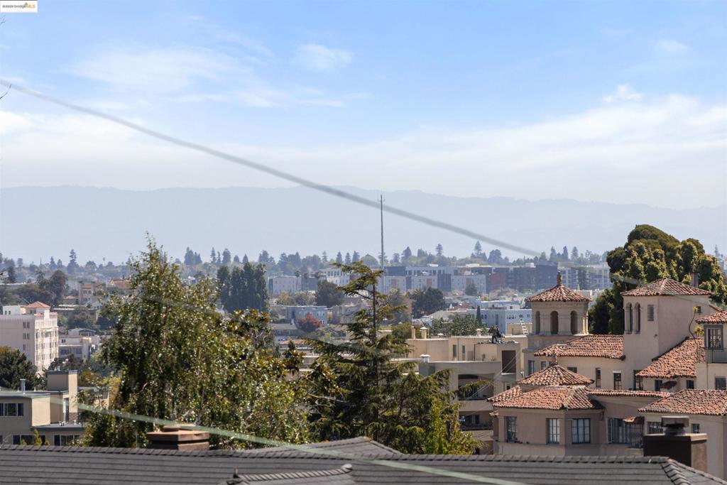 https://media.crmls.org/mediaz/ce10a11a-cf35-46ce-9e99-26df9a6c6dd4.jpg?preset=X-Large