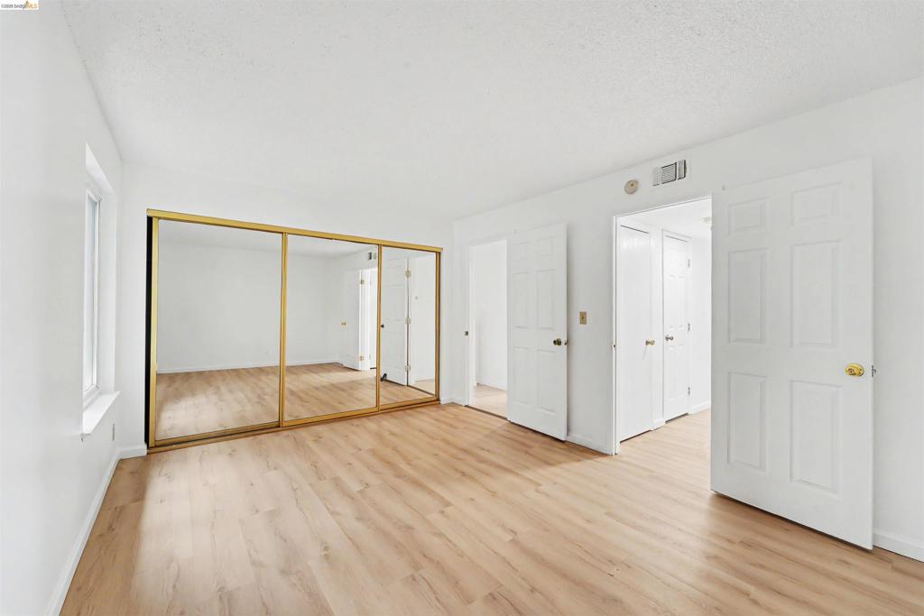 https://media.crmls.org/mediaz/ce10cc81-4202-417c-990b-479b04467b49.jpg?preset=X-Large