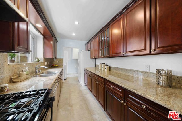 865 S Lucerne Boulevard, Los Angeles CA: https://media.crmls.org/mediaz/ce10d649-03ab-4063-8132-053b1bdd160f.jpg