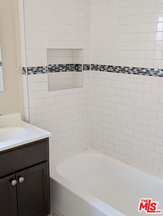 2509 E 109th Street, Los Angeles CA: https://media.crmls.org/mediaz/ce1147f6-4945-4590-a68c-cd0d6a822be0.jpg