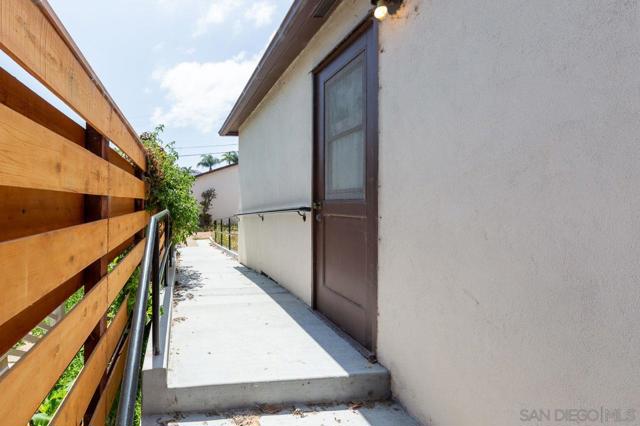 231 E, Coronado CA: https://media.crmls.org/mediaz/ce11e37b-6b91-4bd5-966e-e6fe488c5e56.jpg