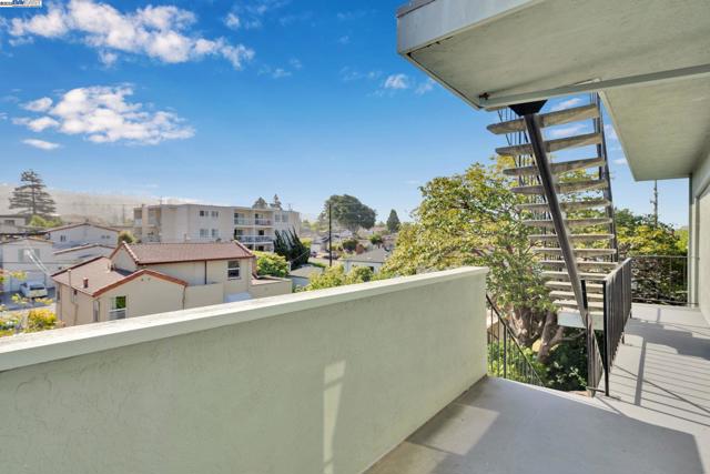 415 Cornell Ave, Albany CA: https://media.crmls.org/mediaz/ce123947-cfd8-4079-a319-bd2f070d4d12.jpg