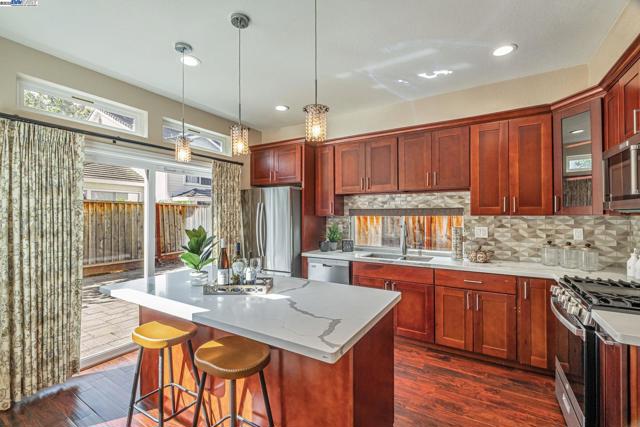 5406 Ontario Cmn, Fremont CA: https://media.crmls.org/mediaz/ce13ac6c-fbd6-4fe2-9b4a-54866142a84f.jpg