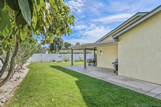 8931 Sunwood Dr, Santee CA: https://media.crmls.org/mediaz/ce143c29-bedb-4965-822f-401ad24a1d75.jpg