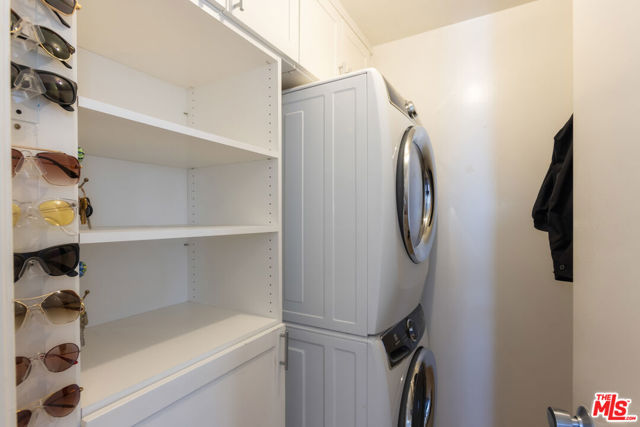 11805 Mayfield Avenue, Los Angeles CA: https://media.crmls.org/mediaz/ce1533f7-ad56-4b78-9c10-e4a5d3fb5d14.jpg