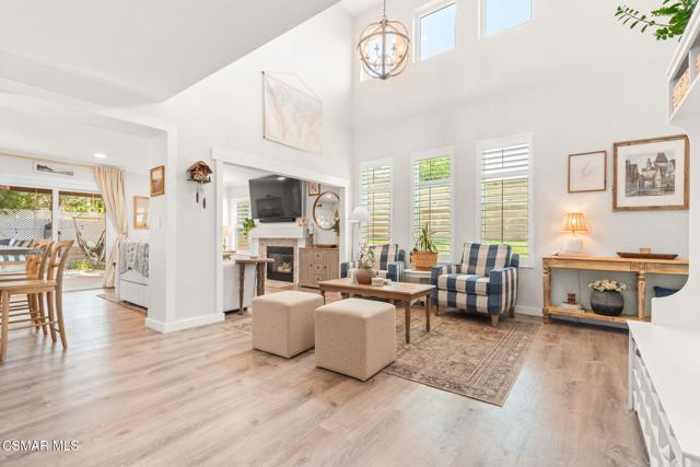 2758 Briarpatch Drive, Simi Valley CA: https://media.crmls.org/mediaz/ce158921-b6ed-4211-bbc5-9ec97661874e.jpg