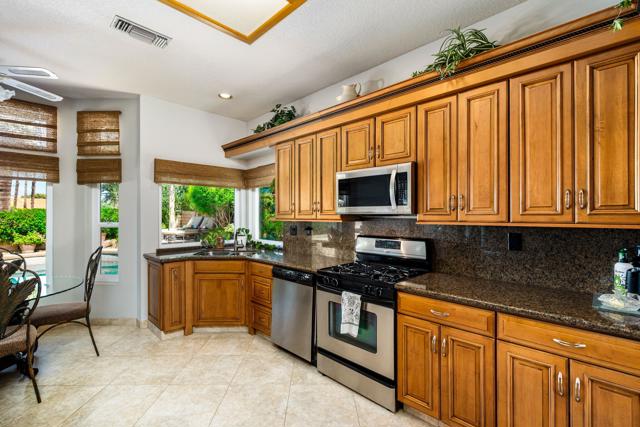 Image 14 of 50 For 370 Links Drive