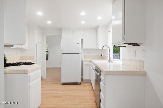 4139 Lost Springs Drive, Agoura Hills CA: https://media.crmls.org/mediaz/ce1624a4-6590-4673-a277-da2178477d51.jpg