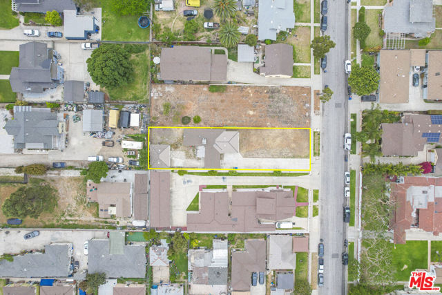 322 W 122nd Street, Los Angeles CA: https://media.crmls.org/mediaz/ce16935a-1ec1-442d-a253-d2ea87dcc17f.jpg