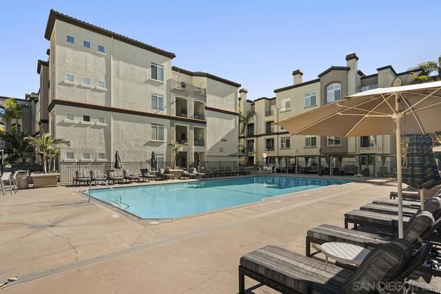 4165 Executive Dr, La Jolla CA: https://media.crmls.org/mediaz/ce16a081-9f37-4b50-af50-adbdbc92550d.jpg