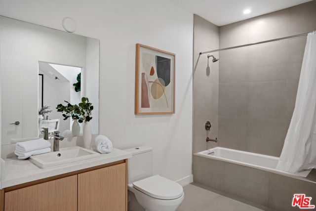 3808 College Ave, Culver City CA: https://media.crmls.org/mediaz/ce16acca-ac11-438d-a62c-645aa6035535.jpg