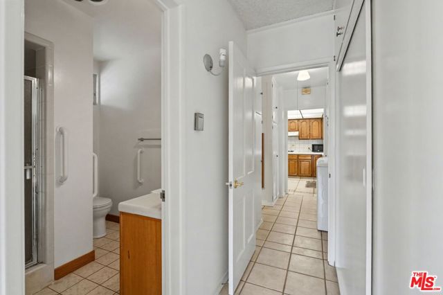1314 Palms Boulevard, Venice CA: https://media.crmls.org/mediaz/ce16bae7-03e3-43ce-9e79-273328166071.jpg