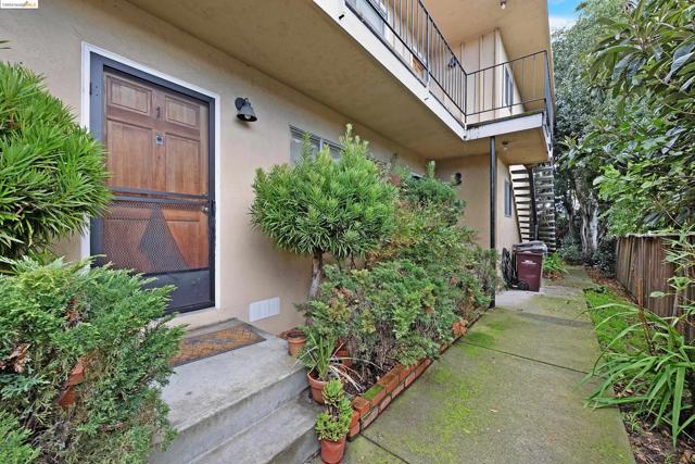 Image 3 of 6 For 3872 35th Ave