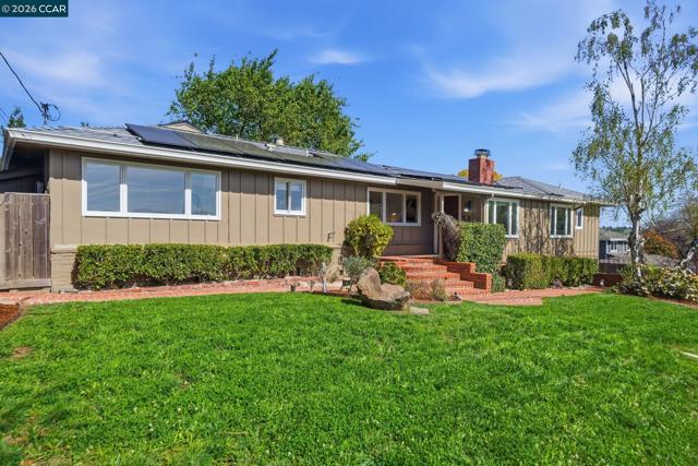 102 Hillcrest Dr, Orinda CA: https://media.crmls.org/mediaz/ce17c168-7eee-4bba-bba1-8ebdd680c449.jpg