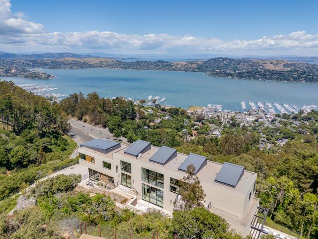 3 Wolfback Ridge Road, Sausalito CA: https://media.crmls.org/mediaz/ce17dc70-48b9-4f01-a01c-0cc11c66e125.jpg
