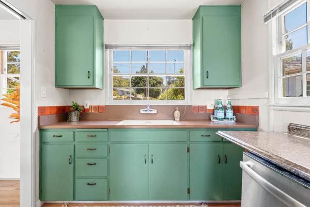 206 Bayview Court, Aptos CA: https://media.crmls.org/mediaz/ce182fc2-c421-4e43-8f41-d590aa560018.jpg