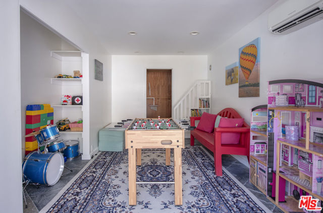 2241 Betty Lane, Beverly Hills CA: https://media.crmls.org/mediaz/ce184d86-effd-496f-b04e-3cf880ecff8e.jpg