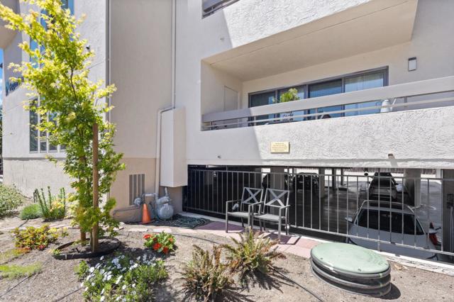 1456 San Carlos Avenue, San Carlos CA: https://media.crmls.org/mediaz/ce188541-fdd2-4ac0-b1be-dc2e12d7f161.jpg